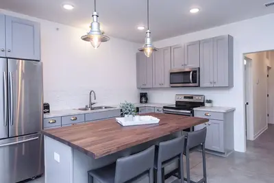 Image de * Chien bienvenus * Pas d'escalier, 2bd / 2ba, entièrement meublé