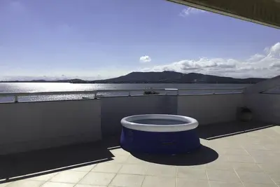 Couverture totale de l'étage - 180m2 - Vue sur le lagon.