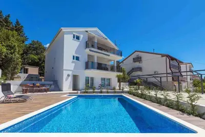 Image de Appartement de vacances avec air conditionné et une piscine extérieure