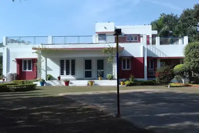 Image de Ferme près des sentiers école du monde Aravali. Propriété complète de 2 acres incluse.