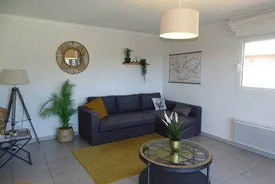 Image de 2 pièces proche plage et commerces dans résidence avec piscine