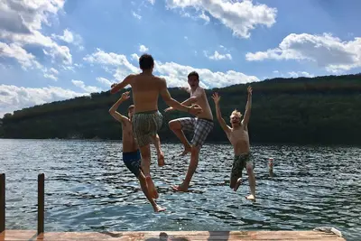 Image de Lakefront maison avec quai privé, kayaks et paddleboard. Chien considéré