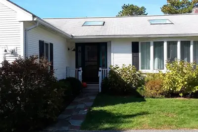 Image de Complètement rénové, à 3 minutes Br-2b de la baie de Pleasant