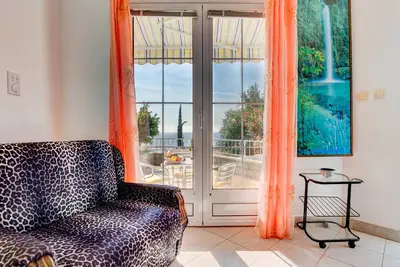 Image de Studio approprié avec vue sur la mer
