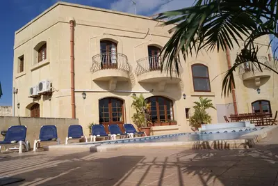Image de Ta Cikku, un luxueux 5 chambres avec villa avec piscine pour la famille, les amis et le plaisir.