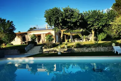 Image de Villa en Drôme provençale avec vue dégagée et piscine