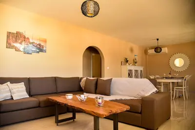 Élégant appartement avec vue spectaculaire près de la plage Ammopi