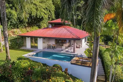 Image de Jungle Retreat dans les montagnes avec Pacific et Jungle View