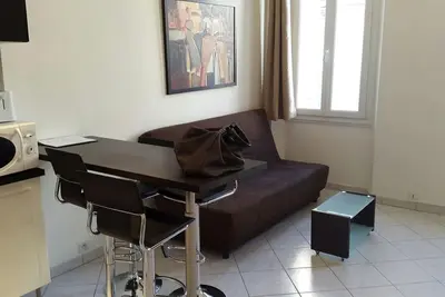 Image de Appartement centre ville (rue Hoche) Cannes Croisette Plage