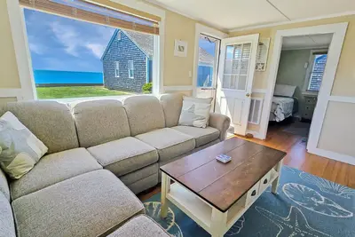 Image de Pristine 2 Bd Waterfront Cottage à Mayo Beach!