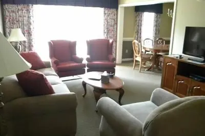 Image de Spacieux condo dans un complexe de Williamsburg, veuillez envoyer un courriel avec la question