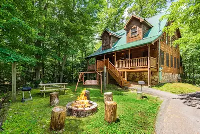 Image de American Dream: sauna, salle de jeux, bain à remous, situé près de Spur entre Gatlinburg et Pigeon Forge!