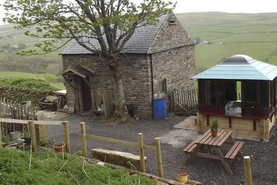 Image de Crofters Cottage Cosy, romantique avec un usage privé de jacuzzi privé 24/7, vacances à la ferme