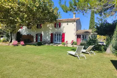 Image de Gîte de charme en campagne entre St Rémy de Provence et Avignon