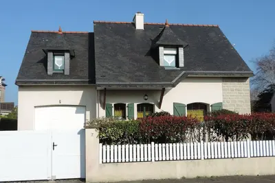 Image de Agréable villa au centre de Beg Meil sur jardin clos - 3 chambres - Au calme