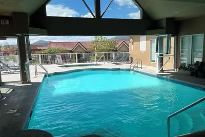 Image de Discovery Bay King Master au niveau de la piscine