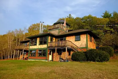 Image de Nouvelle Retraite Hilltop avec vue spectaculaire Mt Vues