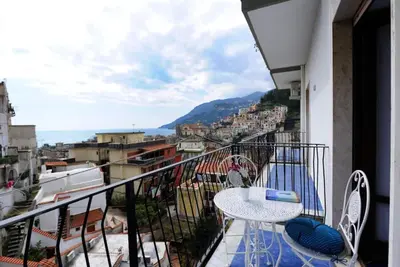 Maiori reginella avec terrasse vue mer, Wi-Fi, Aria cond et près d'Amalfi