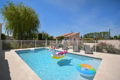 Image de Gîte, Mas \" Au Coeur des Sorgues\", piscine chauffée ( Holiday Home)