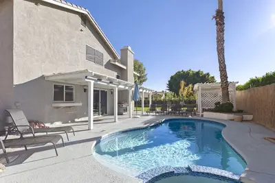 Image de \"Tulip Play House\" 5 chambres à coucher 3. 5 salles de bain Piscine / spa