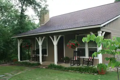 Image de Cabine isolée et paisible avec charme du Texas sur 22 acres boisés avec un étang