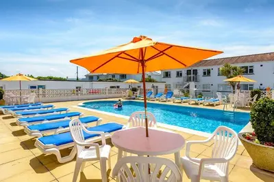 Image de Nouveau 2019! - Mawgan Porth Bungalow - Location Plage, Piscine / Tennis