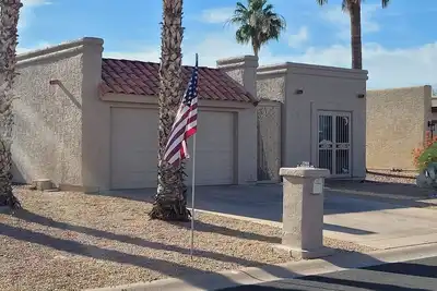 Image de Piscines, golf et amusement des seniors dans le magnifique Sun Lakes!