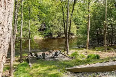 Image de Nouvelle construction: River Front Cabin