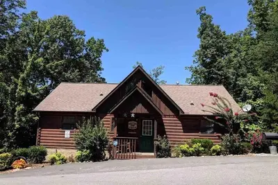 Image de Dollywood & Main Parkway Attractions moins de 1 mile away. Camp Smoky Mtn