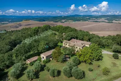 Image de Borgo Castelrotto - Villa avec piscine 9 Bdrs dans la vallée d'Orcia - Vue Montalcino
