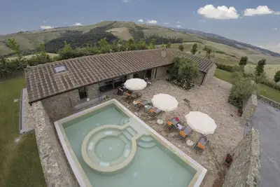 Exclusive villa de 3 chambres près de Montaione. Piscine, A / C, Wi-Fi!