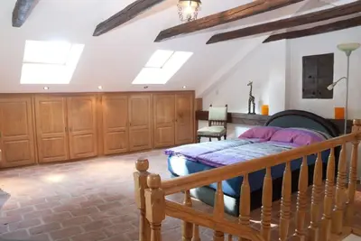 Image de Raisa guest house dans le jardin avec 2 chambres (rez de chaussée 1. Étage, cuisine, salle de bain de luxe)