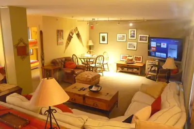 Image de Sur route d'accès aux pistes de ski cadre privé, distance de marche des restaurants, bar