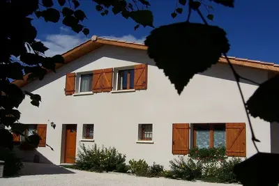 Maison avec jardin dans quartier tranquille