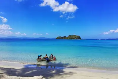 Image de Acuario Beach Inn est une plage avant. Une cabane indigène qui a 3 chambres à l'intérieur.