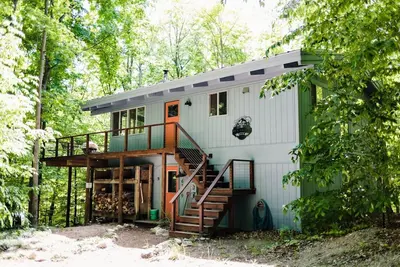 Image de Superbe chalet rénové avec accès aux piscines et au golf