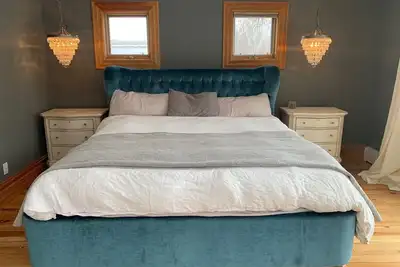 Image de À pied du centre-ville, Cu & Chautauqua - Spacieux, mis à jour, charmant, maison