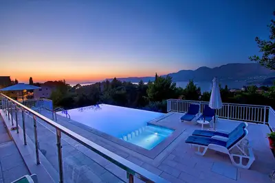 Image de Appartement avec vue sur la mer sur la baie de Cavtat et la ville de Dubrovnik.