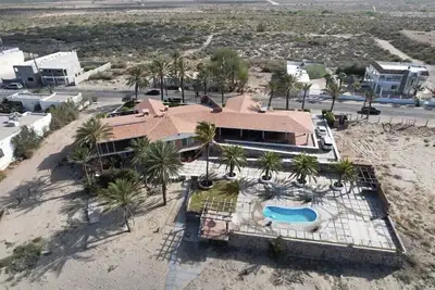 Image de Belle plage 7 Br 6. 6 BtR de style colonial sur 30 000 pieds carrés