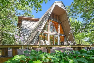 Image de Peckerwood Knob Cabine Sunrise; Isolement dans les montagnes du sud-est de l'Oklahoma