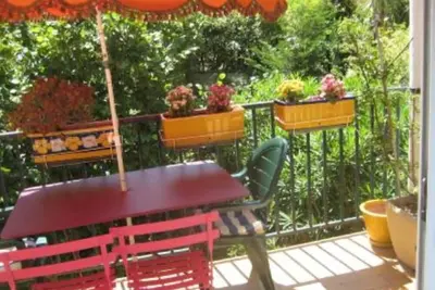 Image de appartement dans résidence arborée avec terrasse