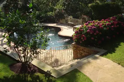 Image de Chic Beach Retreat! ! Marchez jusqu'à la plage souhaitable de Barnes Landing Bay