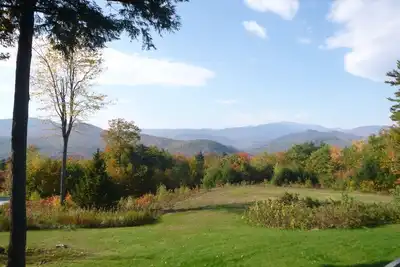 Image de Vues à couper le souffle sur la montagne, condo bien approvisionné, à quelques minutes de Story Land