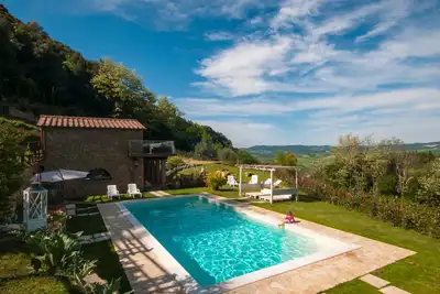 Image de Maison de campagne avec piscine privée et de belles vues