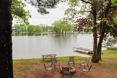 Image de Vintage Lake Cottage sur le lac Delton, anciennement Lichte Cottage