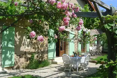 Image de Maison indépendante avec jardin privé dans le coeur vert de la France