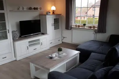 Image de Appartement ensoleillé avec balcon et vue sur l'étang