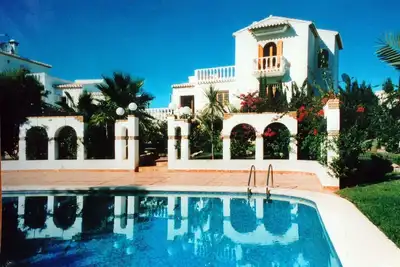Image de Generous villa in quiet neighbourhood with great panoramic view