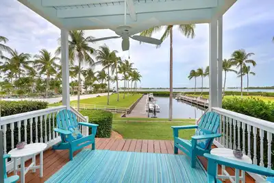 Image de Villa de luxe au bord de l'eau (42) avec vue sur le coucher du soleil et glissement de bateau