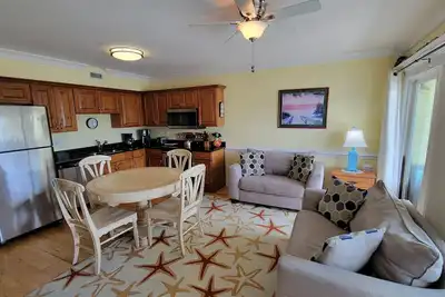 Image de Silver Shores Condominiums - Unité 7 - Facile à pied de la plage - WiFi gratuit